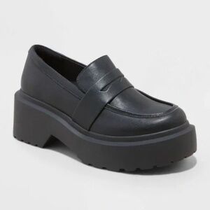 NWOT Wild Fable Slip-On Loafer Platform Loafer Low Heel Leather Black Sz 10